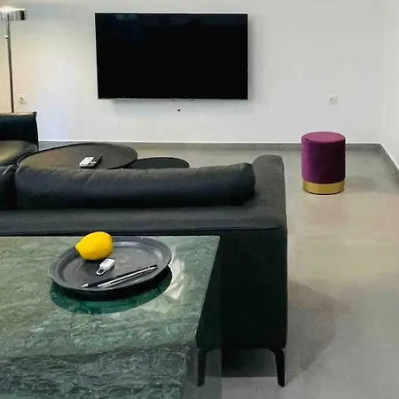 3 Bedroom New Modern Flat In The Heart Of *