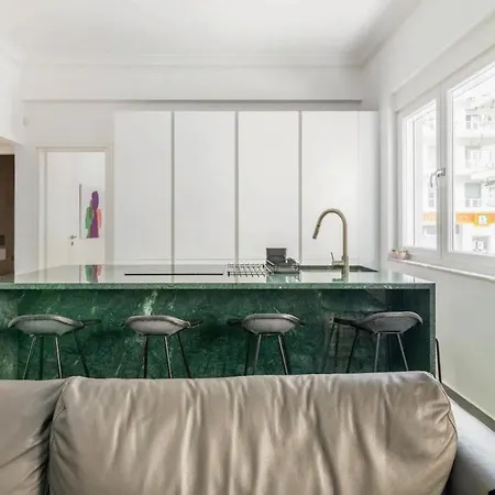 3 Bedroom New Modern Flat In The Heart Of Apartment *