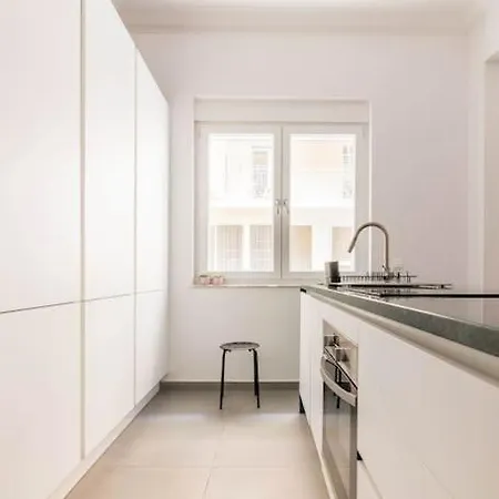 3 Bedroom New Modern Flat In The Heart Of Apartment