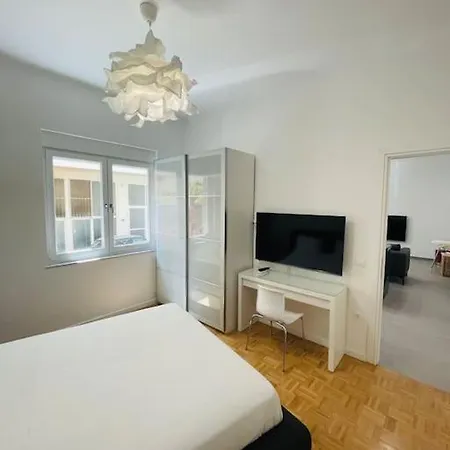 3 Bedroom New Modern Flat In The Heart Of Apartment