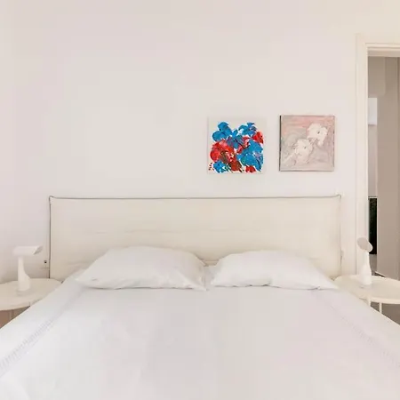 3 Bedroom New Modern Flat In The Heart Of *