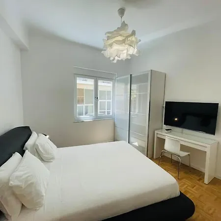 3 Bedroom New Modern Flat In The Heart Of *